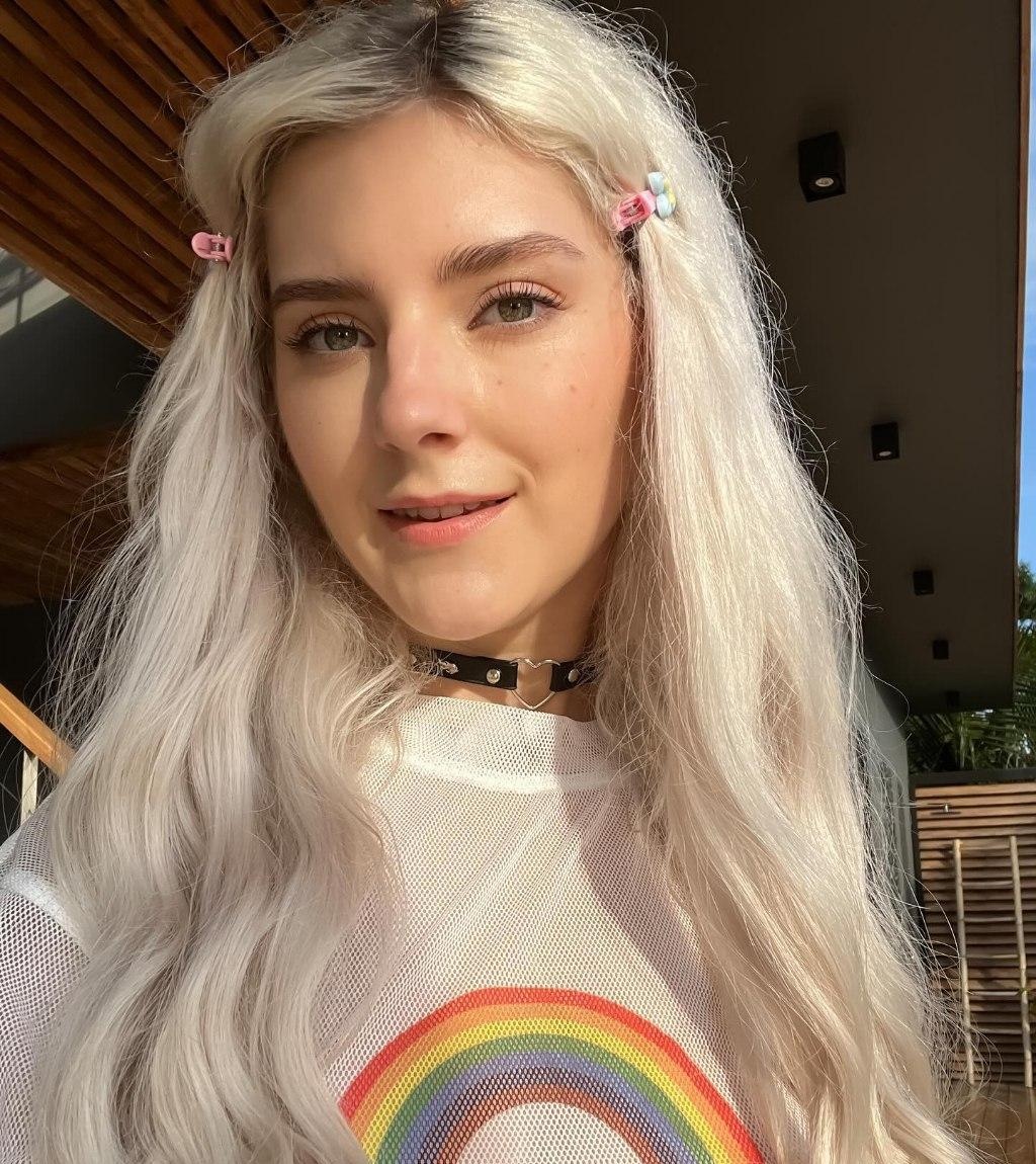 Яна привлекальеная девушка из Мегиона цена от 8000 руб