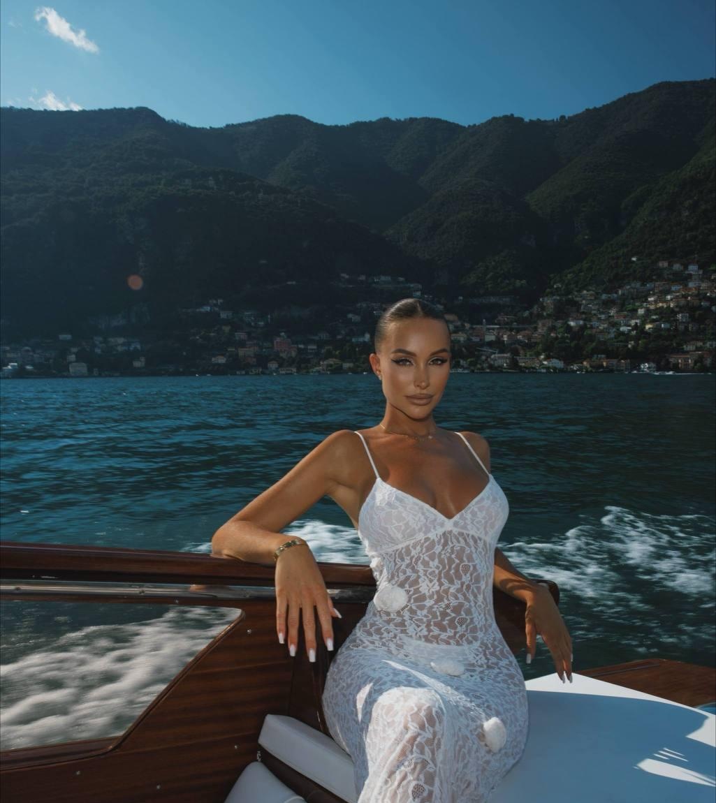 Амелия привлекальеная девушка из Мегиона цена от 11000 руб