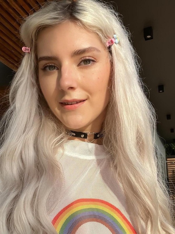 Яна привлекательная девушка из Мегиона цена от 8000 руб