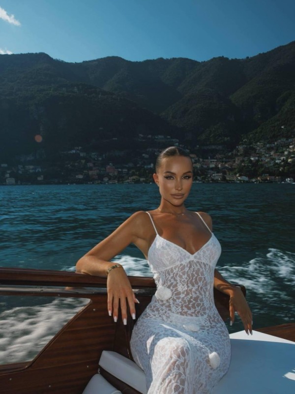 Амелия привлекательная девушка из Мегиона цена от 11000 руб